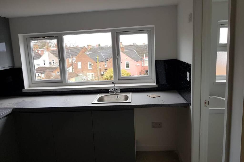 Ferienwohnung 2Nd Floor Comfy Swindon Centre - Loft Studio Exterior foto